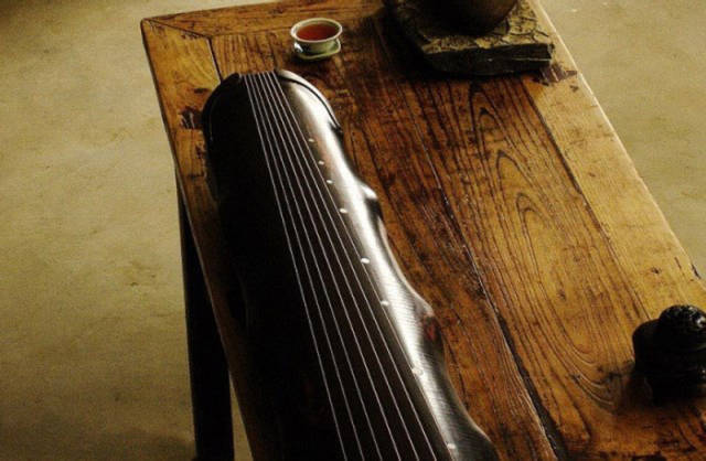 百色市古琴蕴含的传统文化，一把古琴制备出来要两年的时间